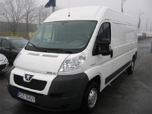 Peugeot að taka olíu, bæta við olíu